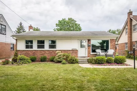 16324 Drake St, Southgate, MI 48195