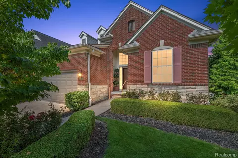3680 Winding Brook Cir, Rochester Hills, MI 48309