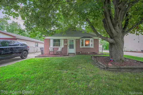 6184 Vivian St, Taylor, MI 48180