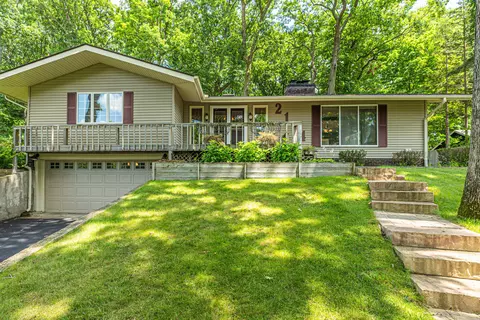 2184 Denby Dr, Waterford, MI 48329