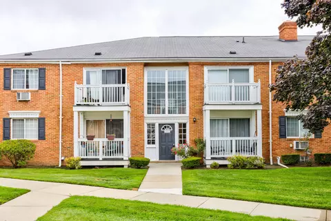 2445 Torquay Ave #203, Royal Oak, MI 48073