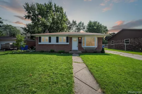 27062 Bonnie Dr, Warren, MI 48093