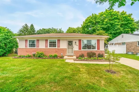 9705 Hamilton St, Belleville, MI 48111
