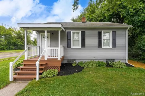 1083 Boston Ave, Waterford, MI 48328
