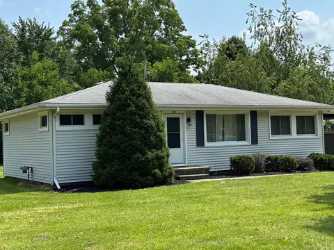 1044 Hira St, Waterford, MI 48328