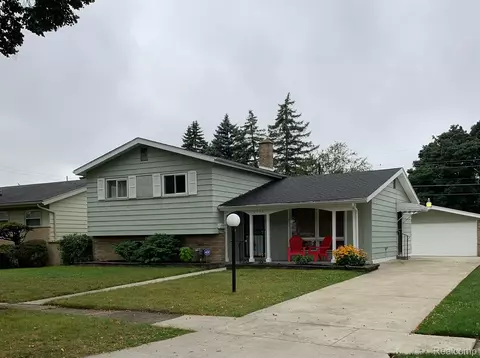 2052 Mcphail St, Flint, MI 48503