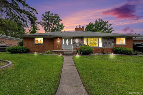 26200 Ross St, Inkster, MI 48141