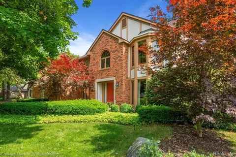 49068 Harvest Dr, Plymouth, MI 48170