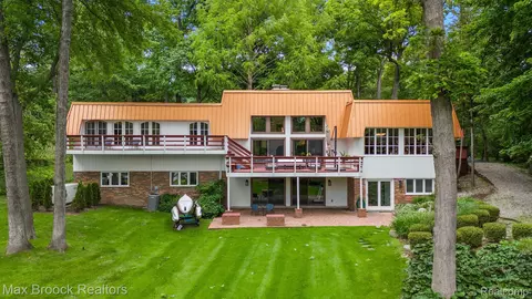1409 Cedar Bend Dr, Bloomfield Hills, MI 48302