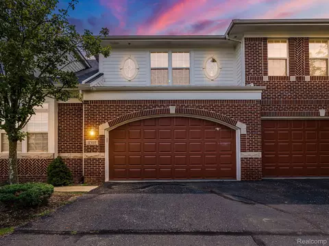 4301 Gateway Cir, West Bloomfield, MI 48322