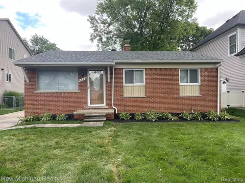 9244 Northern Ave, Plymouth, MI 48170