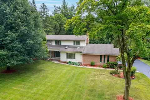 1058 Eastover Dr, Bloomfield Hills, MI 48304