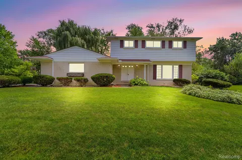 32345 Dunford St, Farmington Hills, MI 48334