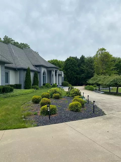 750 Bending, Flushing, MI 48433
