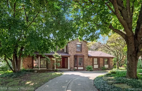 28794 Eton Gln, Farmington Hills, MI 48331