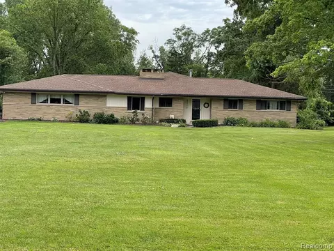 42015 Woodbrook Dr, Canton, MI 48188