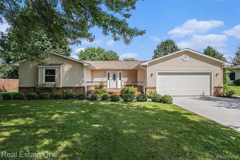 2021 Valley Vista Dr, Davison, MI 48423