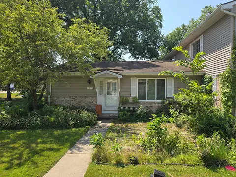 3924 Hunters Ridge Dr #1, Lansing, MI 48911