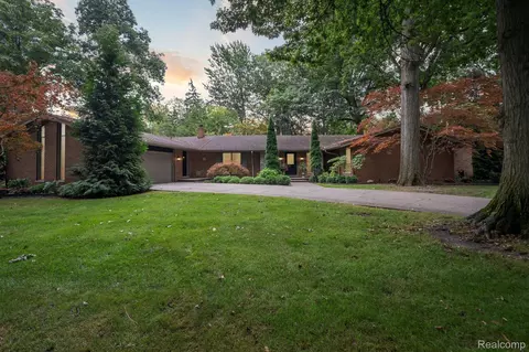 2241 Nichols St, Trenton, MI 48183