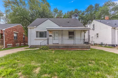 19426 Kingsville St, Harper Woods, MI 48225