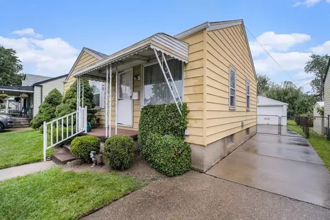 26360 Blumfield St, Roseville, MI 48066