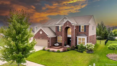 15804 Fragaria Dr, Macomb, MI 48044