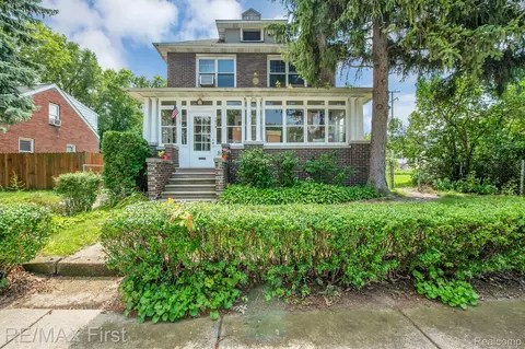 161 W Harry Ave, Hazel Park, MI 48030