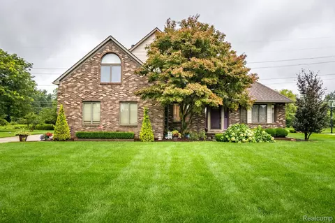 24602 Nottingham Dr, Novi, MI 48374