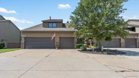 9804 Hawthorne Glen Dr, Grosse Ile, MI 48138
