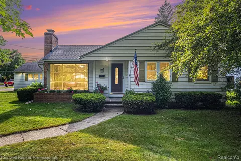 1309 Adams St, Lapeer, MI 48446