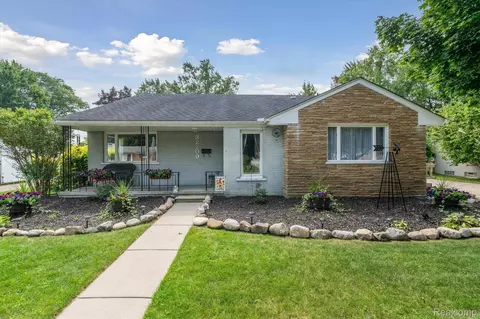 32209 Wisconsin St, Livonia, MI 48150