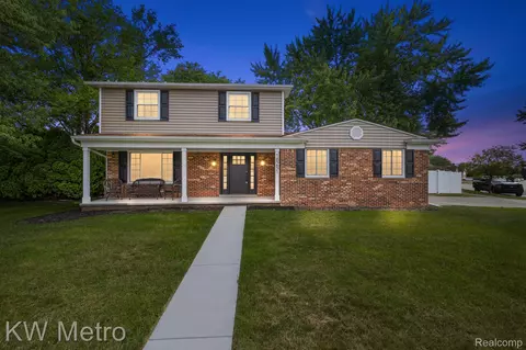 18251 Fox Glen Dr, Riverview, MI 48193