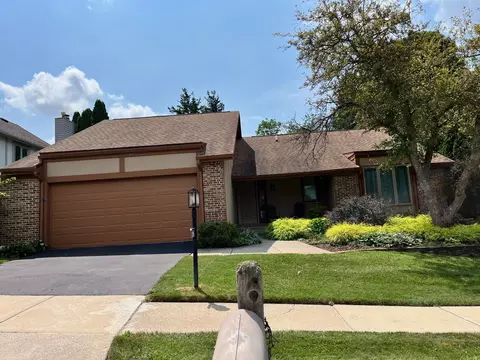 2595 Woodhill Dr, Okemos, MI 48864