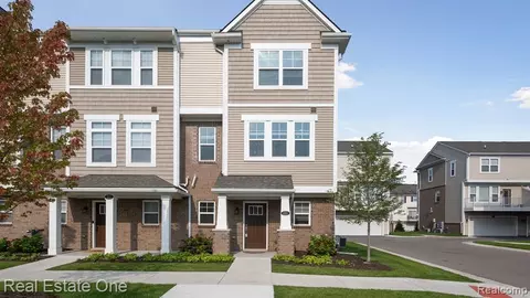 131 Monument Ln, Wixom, MI 48393