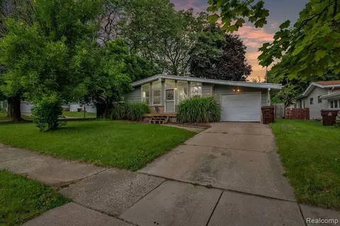 2303 Ridgeline Dr, Lansing, MI 48912