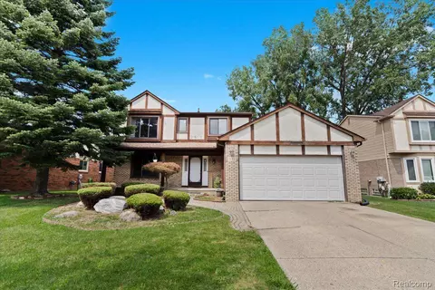 1682 Hillman Dr, Troy, MI 48083