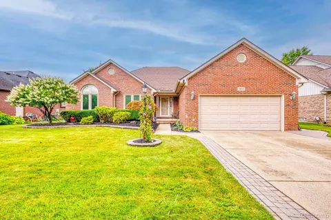 49513 Shenandoah Dr, Macomb, MI 48044
