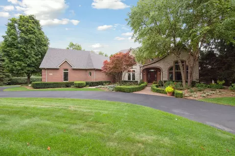 3027 Tall Timbers Dr, Milford, MI 48380