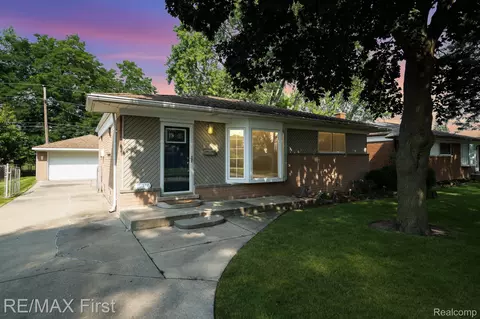 31715 Iroquois Dr, Warren, MI 48088
