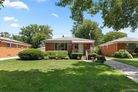 24935 S Sylbert Dr, Redford, MI 48239