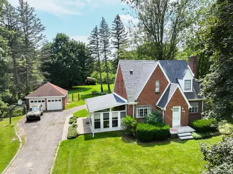 9301 W Grand River Ave, Handy, MI 48836