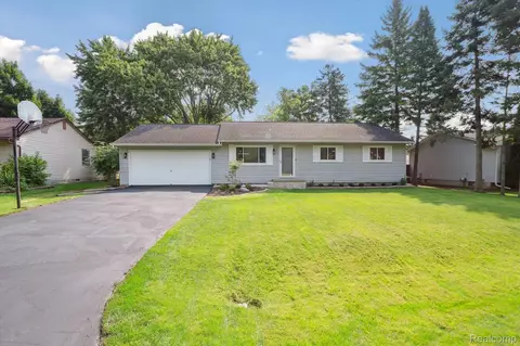 2951 Dearborn Ave, Rochester Hills, MI 48309