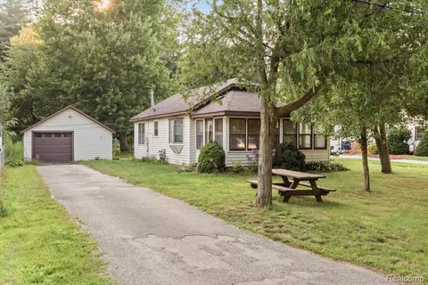 6621 Bunker Rd, Burtchville, MI 48059