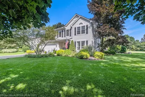 6034 Campfire Cir, Clarkston, MI 48346