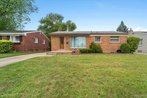 7958 Mckinley St, Taylor, MI 48180