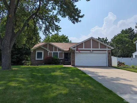 22640 Monterey Dr, Woodhaven, MI 48183
