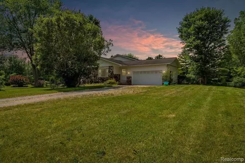 12520 Seymour Rd, Taymouth, MI 48417