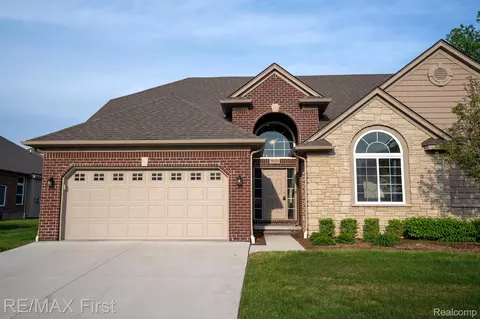 30334 Berghway Trl #80, Warren, MI 48092