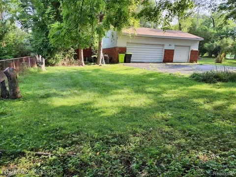 3748 Shady Beach Blvd, Orchard Lake Village, MI 48324