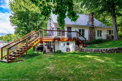 9692 Boucher Rd, Watertown, MI 48464